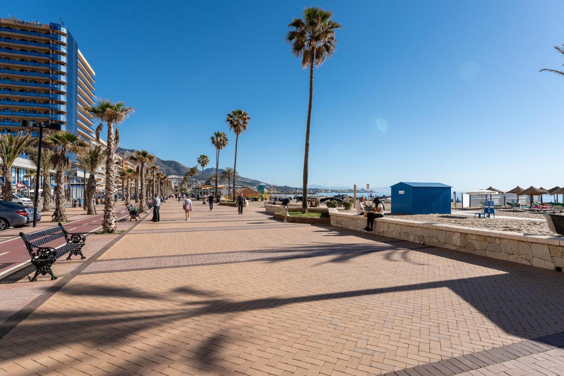 Malagasuite Fuengirola Beach & Sun Exterior photo