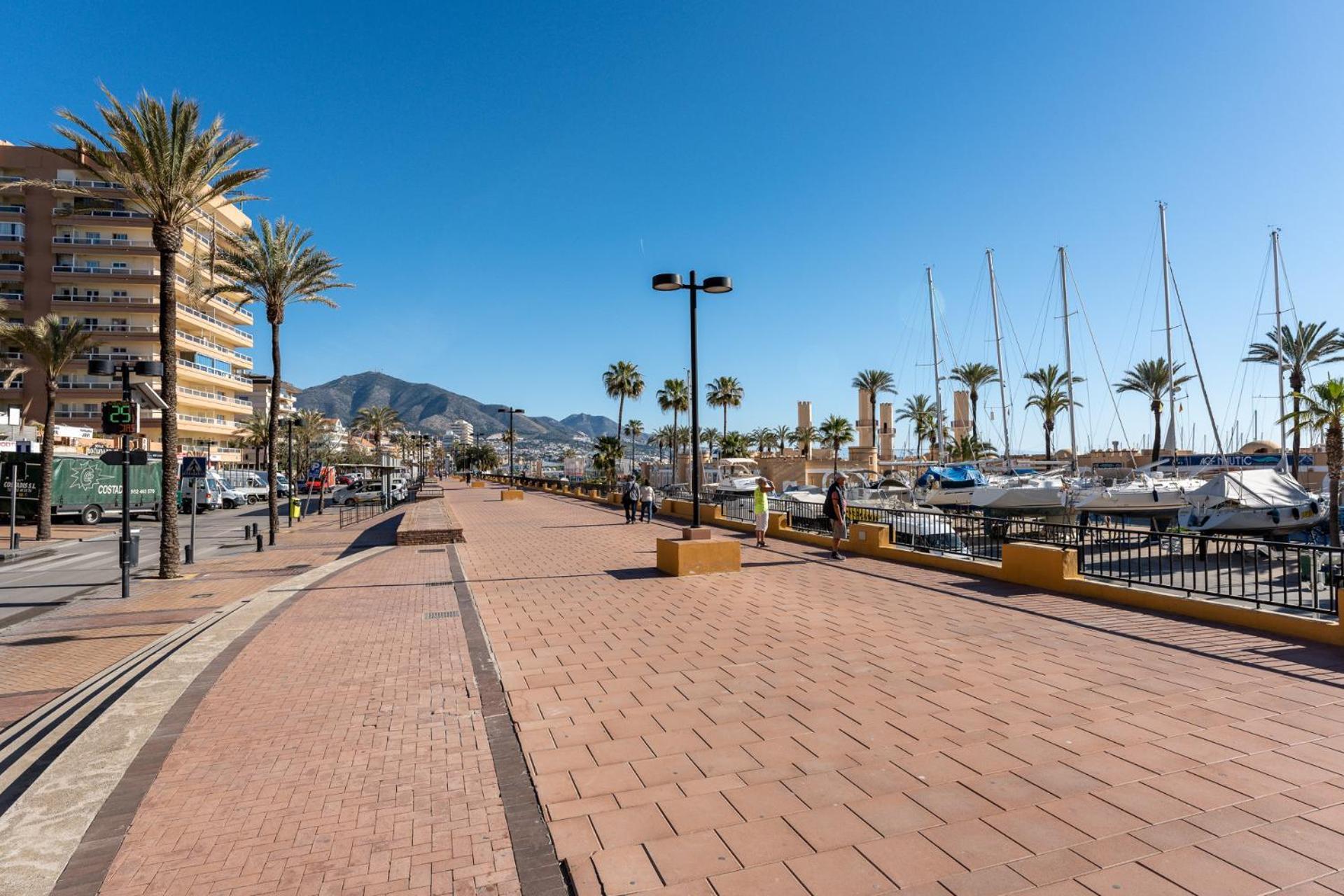 Malagasuite Fuengirola Beach & Sun Exterior photo