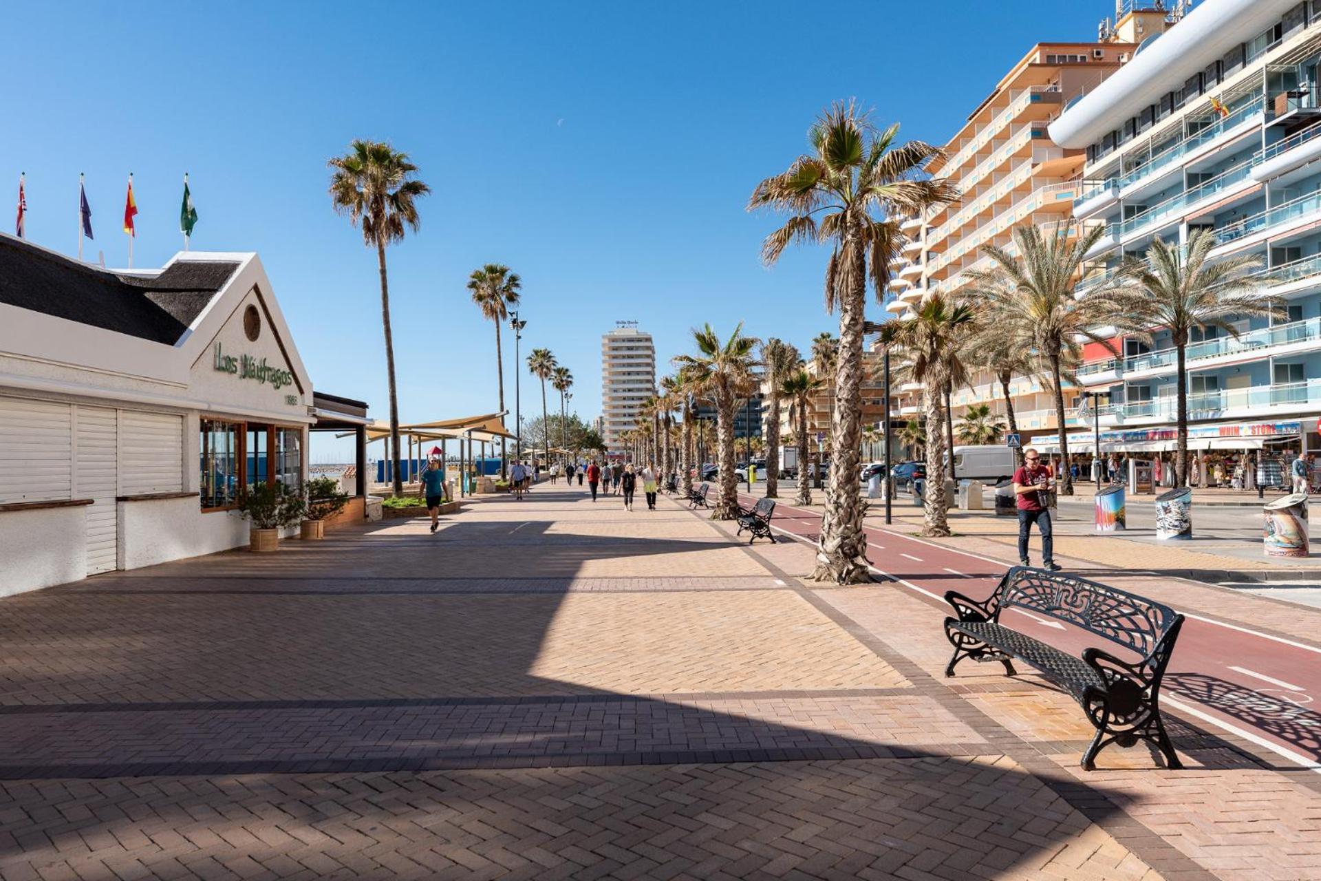 Malagasuite Fuengirola Beach & Sun Exterior photo